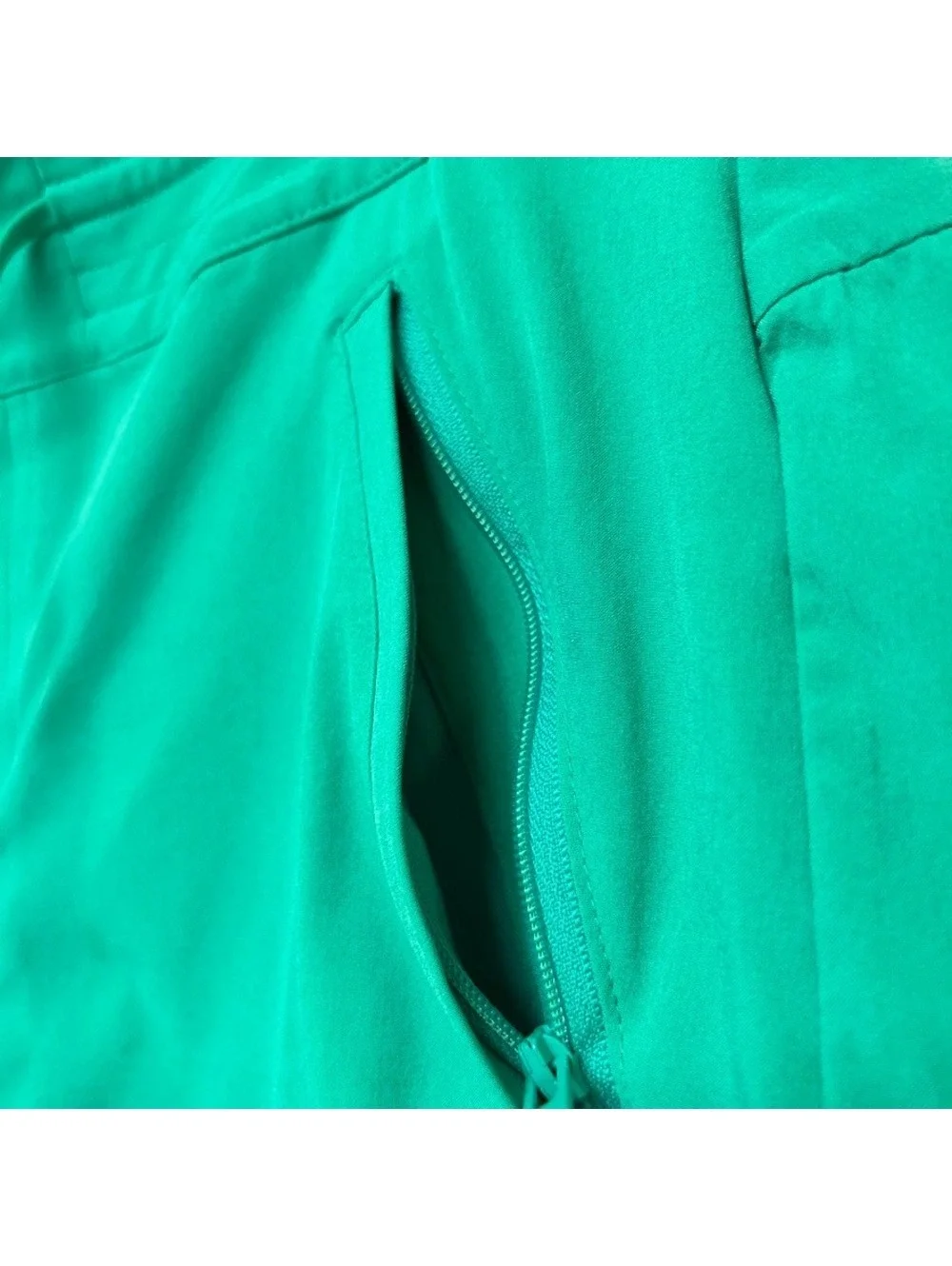 Athleta Women's Emerald Green Hiking Travel Active Trekkie North Shorts Size 6